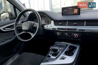 Внедорожник / Кроссовер Audi Q7 2015 в 