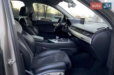 Внедорожник / Кроссовер Audi Q7 2015 в 