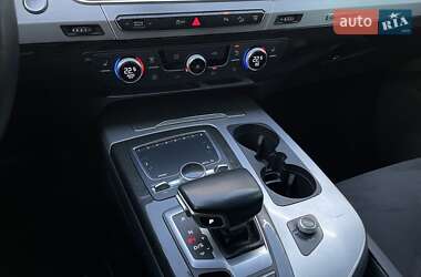 Внедорожник / Кроссовер Audi Q7 2015 в 