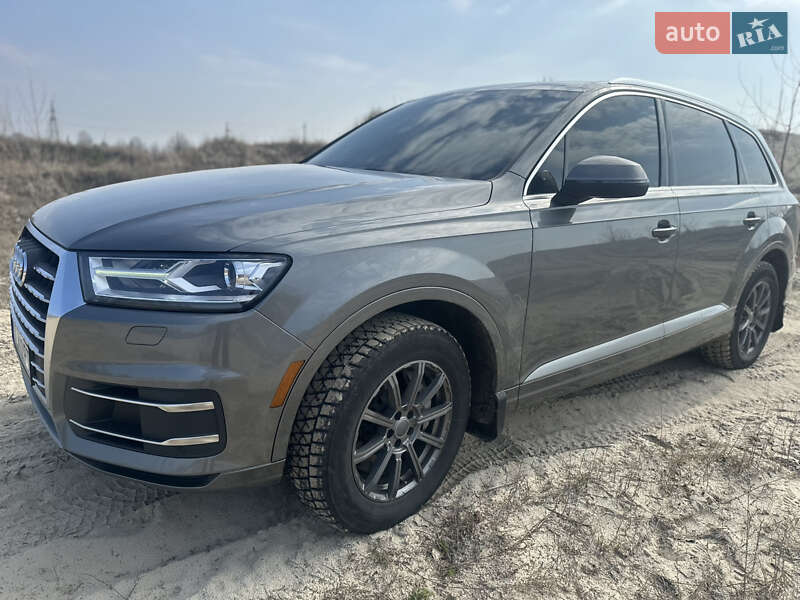 Внедорожник / Кроссовер Audi Q7 2017 в Барышевке