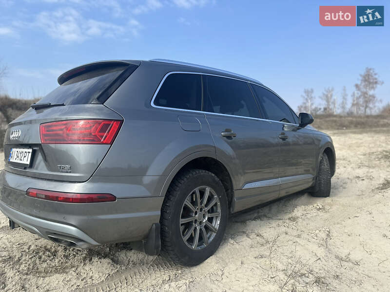 Внедорожник / Кроссовер Audi Q7 2017 в Барышевке