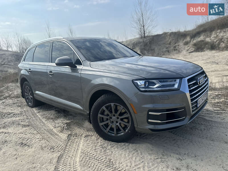 Внедорожник / Кроссовер Audi Q7 2017 в Барышевке