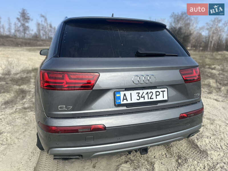 Внедорожник / Кроссовер Audi Q7 2017 в Барышевке
