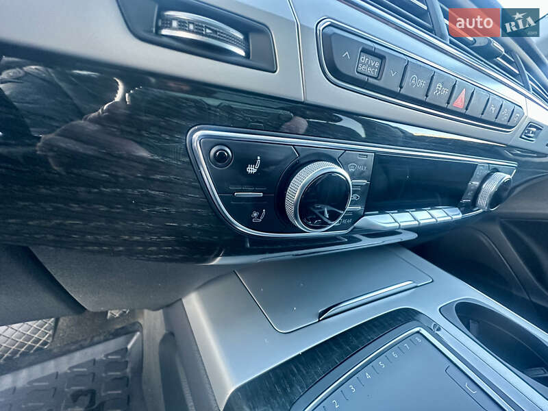 Внедорожник / Кроссовер Audi Q7 2017 в Барышевке