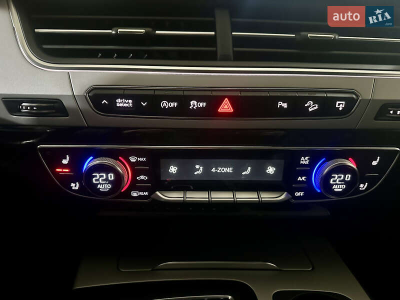 Внедорожник / Кроссовер Audi Q7 2017 в Барышевке