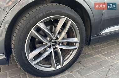 Внедорожник / Кроссовер Audi Q7 2016 в 