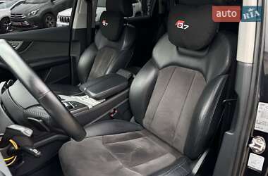 Внедорожник / Кроссовер Audi Q7 2017 в 