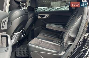 Внедорожник / Кроссовер Audi Q7 2017 в 