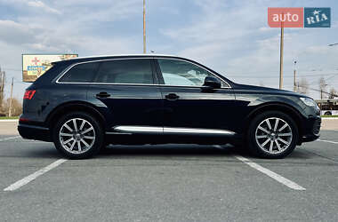 Внедорожник / Кроссовер Audi Q7 2017 в 