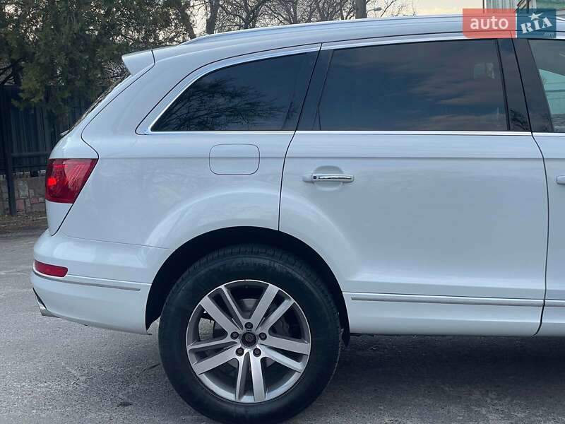 Позашляховик / Кросовер Audi Q7 2015 в Києві