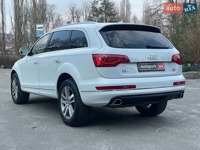 Позашляховик / Кросовер Audi Q7 2015 в Києві