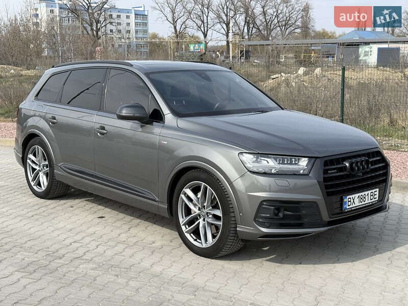 Внедорожник / Кроссовер Audi Q7 2017 в 