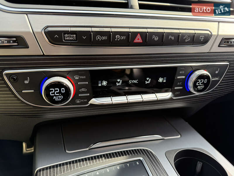 Внедорожник / Кроссовер Audi Q7 2017 в Каменец-Подольском