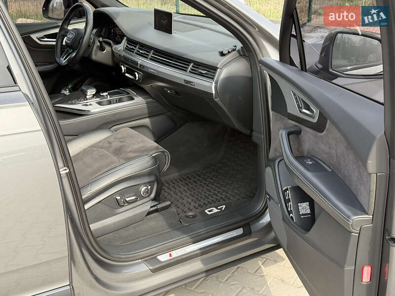 Внедорожник / Кроссовер Audi Q7 2017 в Каменец-Подольском