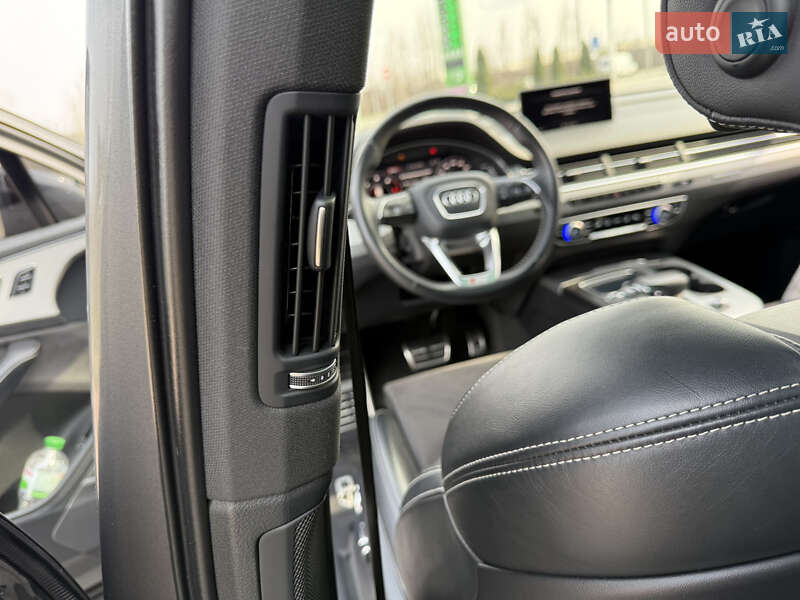 Внедорожник / Кроссовер Audi Q7 2017 в Каменец-Подольском