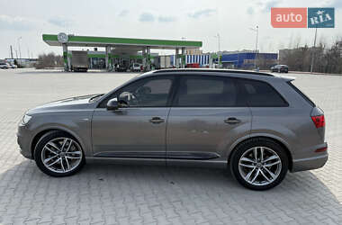 Внедорожник / Кроссовер Audi Q7 2017 в 