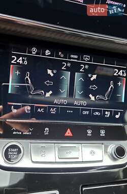 Позашляховик / Кросовер Audi Q7 2024 в 