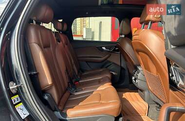 Внедорожник / Кроссовер Audi Q7 2017 в 