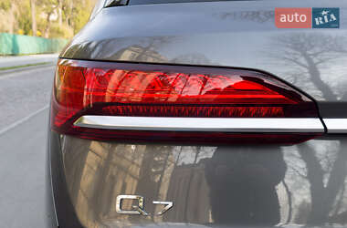 Внедорожник / Кроссовер Audi Q7 2020 в 