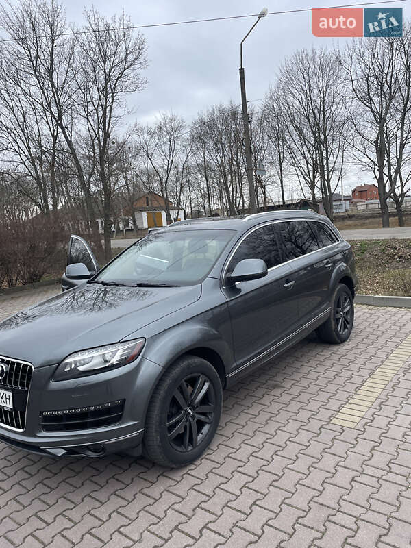 Внедорожник / Кроссовер Audi Q7 2015 в Миргороде