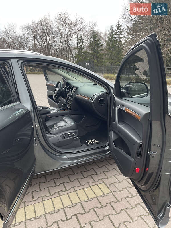 Внедорожник / Кроссовер Audi Q7 2015 в Миргороде