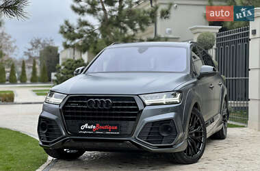 Внедорожник / Кроссовер Audi Q7 2017 в 
