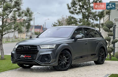 Внедорожник / Кроссовер Audi Q7 2017 в 