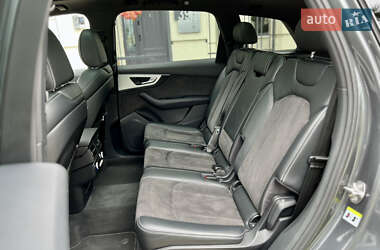 Внедорожник / Кроссовер Audi Q7 2017 в 