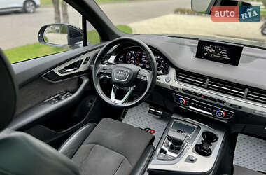Внедорожник / Кроссовер Audi Q7 2017 в 