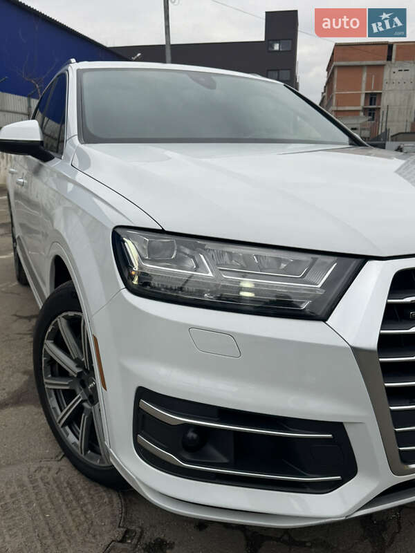 Позашляховик / Кросовер Audi Q7 2017 в Ужгороді