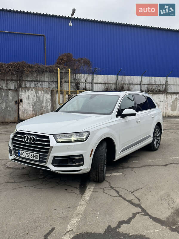 Позашляховик / Кросовер Audi Q7 2017 в Ужгороді