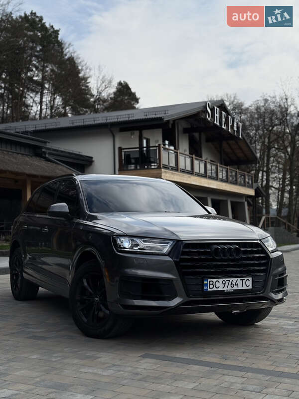 Внедорожник / Кроссовер Audi Q7 2017 в 