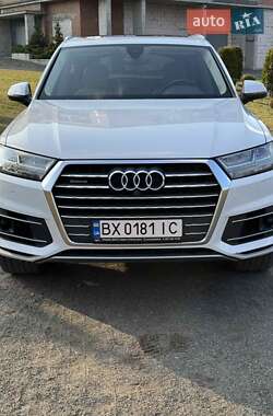 Внедорожник / Кроссовер Audi Q7 2017 в 