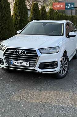 Внедорожник / Кроссовер Audi Q7 2017 в 