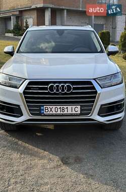 Внедорожник / Кроссовер Audi Q7 2017 в 
