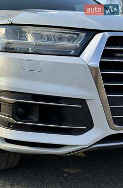 Внедорожник / Кроссовер Audi Q7 2017 в 