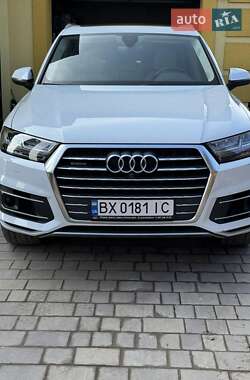 Внедорожник / Кроссовер Audi Q7 2017 в 