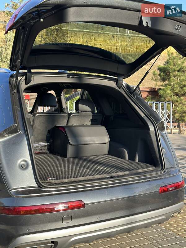 Внедорожник / Кроссовер Audi Q7 2017 в Одессе