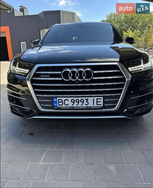 Внедорожник / Кроссовер Audi Q7 2015 в 