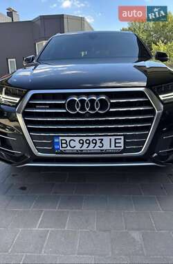 Внедорожник / Кроссовер Audi Q7 2015 в 
