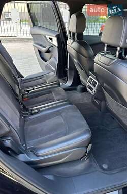 Внедорожник / Кроссовер Audi Q7 2015 в 