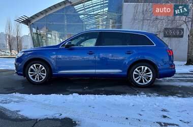 Внедорожник / Кроссовер Audi Q7 2016 в 