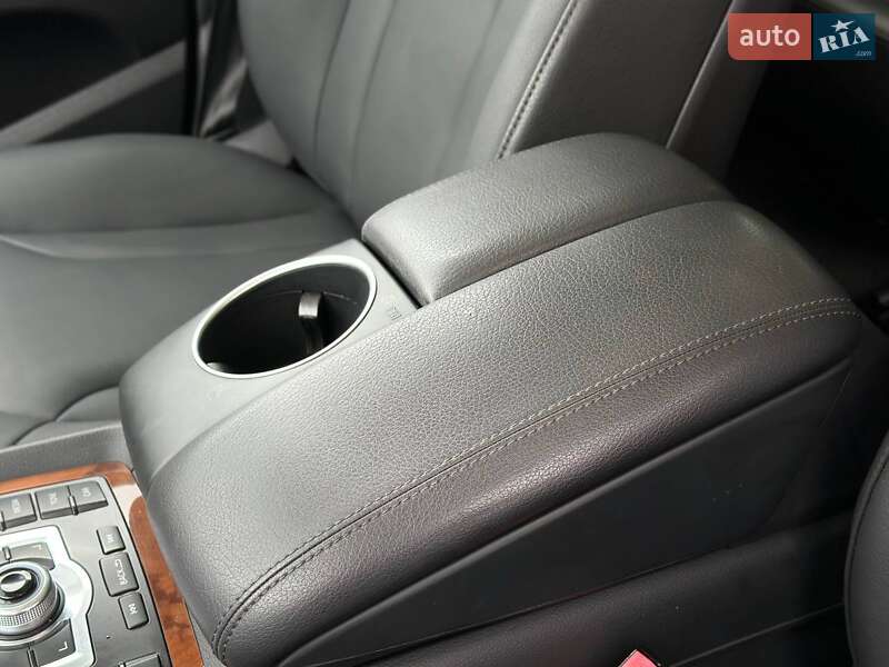 Позашляховик / Кросовер Audi Q7 2015 в Луцьку