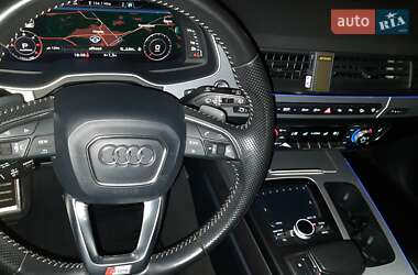 Позашляховик / Кросовер Audi Q7 2017 в 