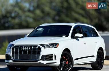 Внедорожник / Кроссовер Audi Q7 2021 в 