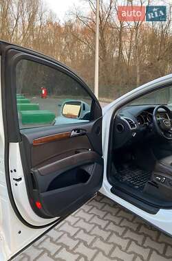 Позашляховик / Кросовер Audi Q7 2015 в 