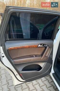 Позашляховик / Кросовер Audi Q7 2015 в 