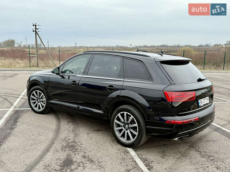 Внедорожник / Кроссовер Audi Q7 2017 в Ровно