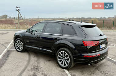 Позашляховик / Кросовер Audi Q7 2017 в 