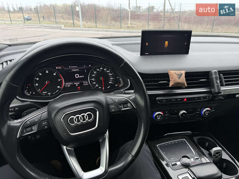 Внедорожник / Кроссовер Audi Q7 2017 в Ровно